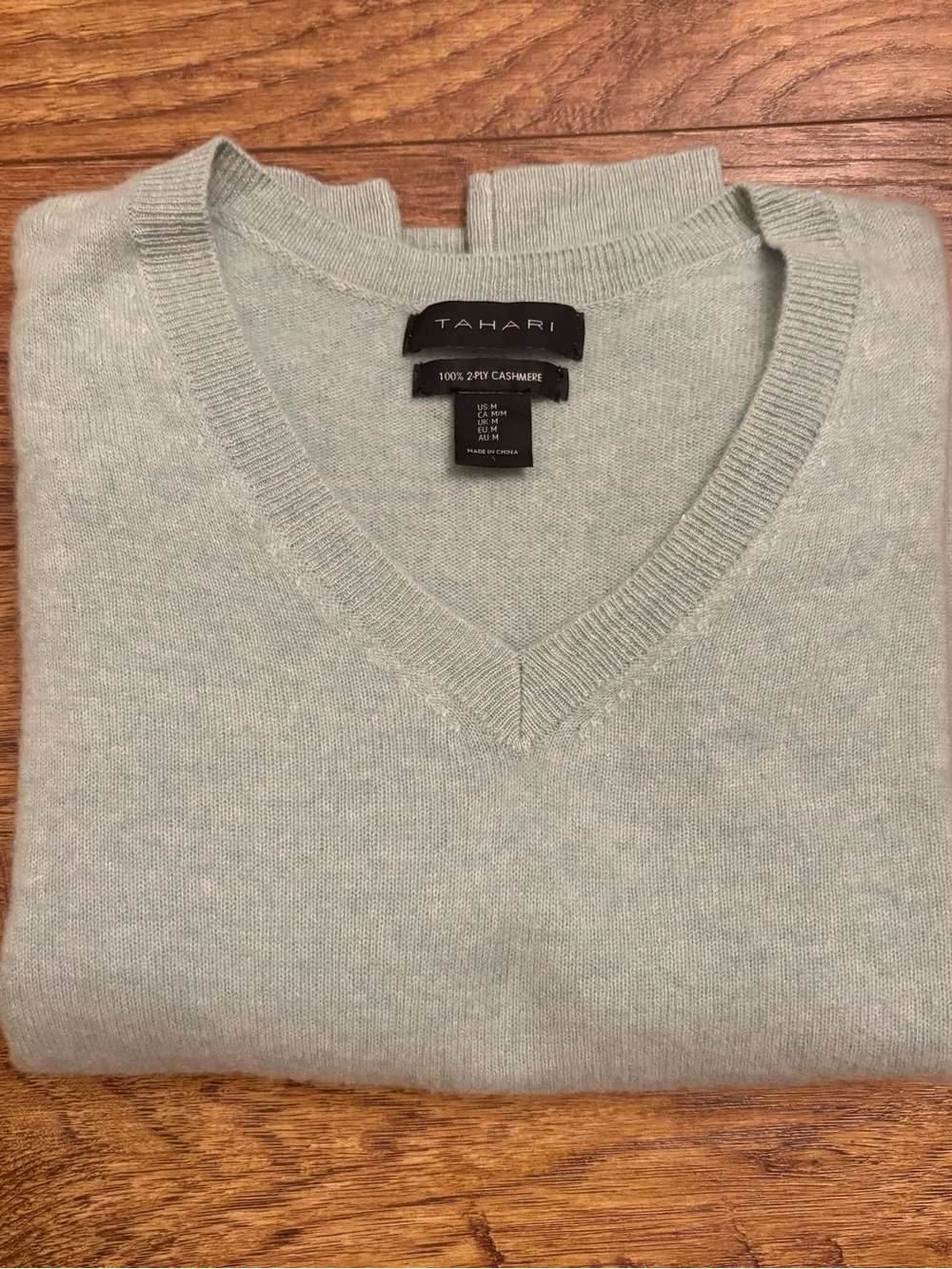 Tahari women’s Light green V-Neck Cashmere Sweater